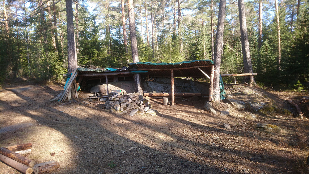 Gapahuk på veien 