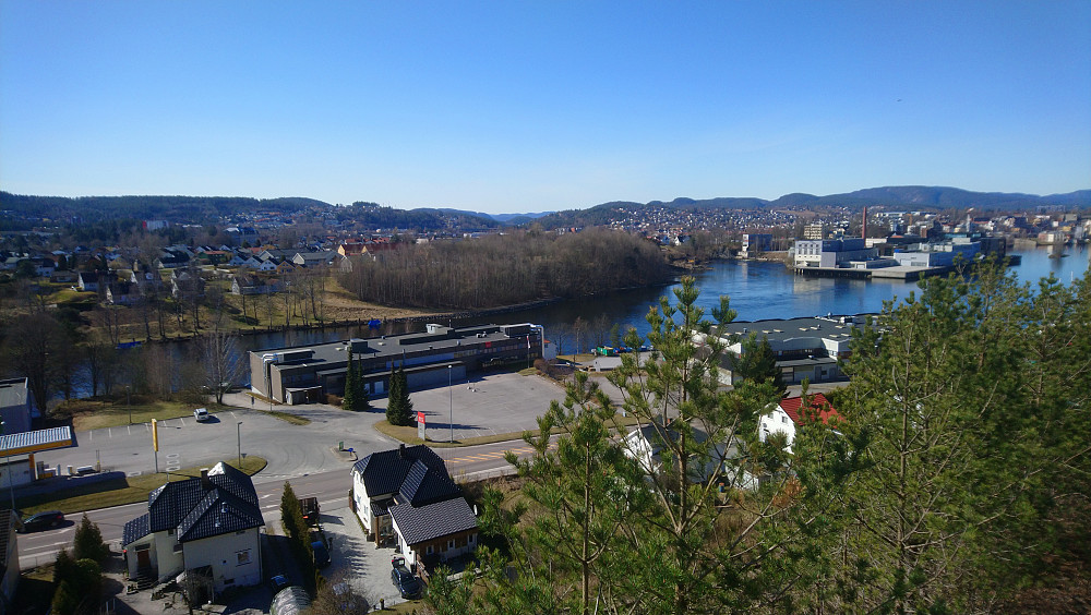 Utikt over Skien fra "høyda"