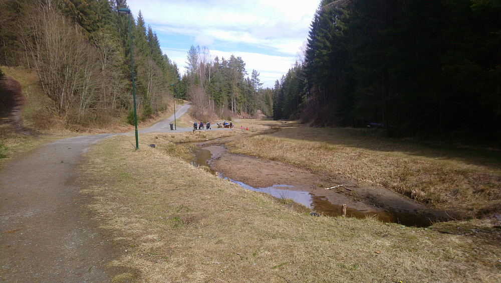Fine rasteplasser og stier her