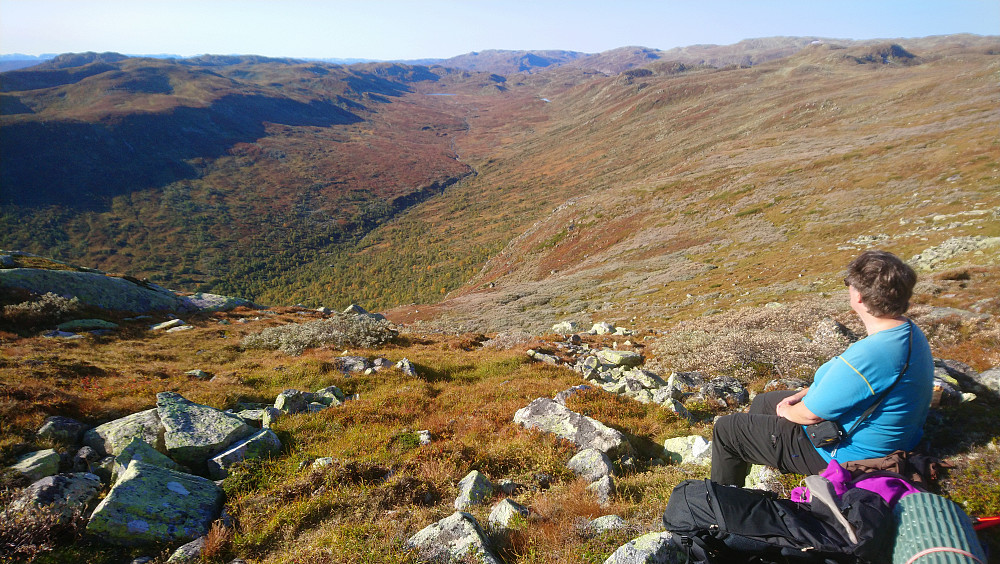 Utsikt over Vådalen fra turen ned. Nydelig høstfarger