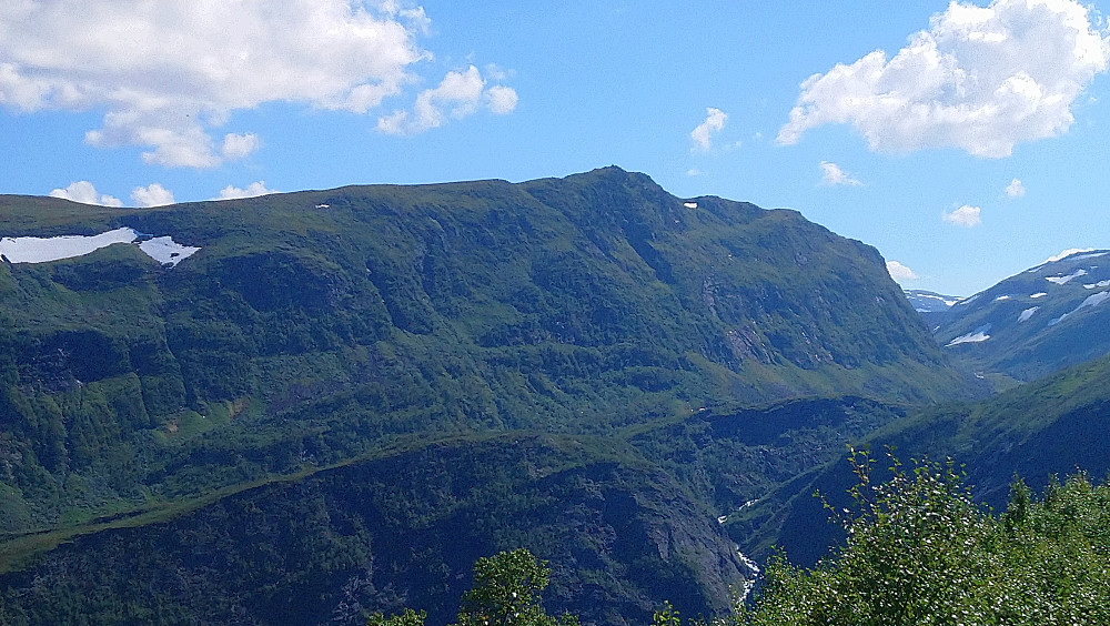 Mot Vikafjellet og Fyrjaeggi
