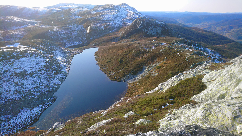 Utsikt fra østtoppen over Flisetjønn