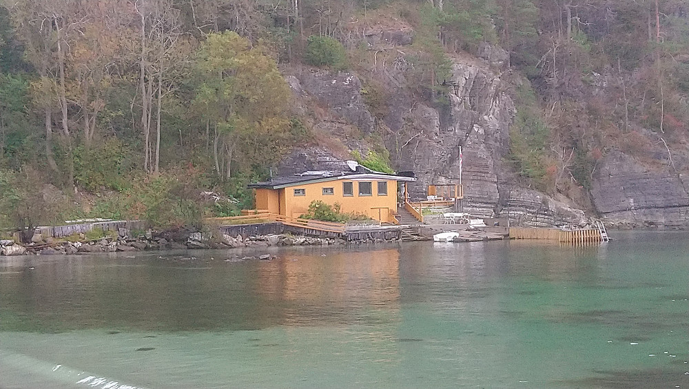 Her var taket blåst av hytten