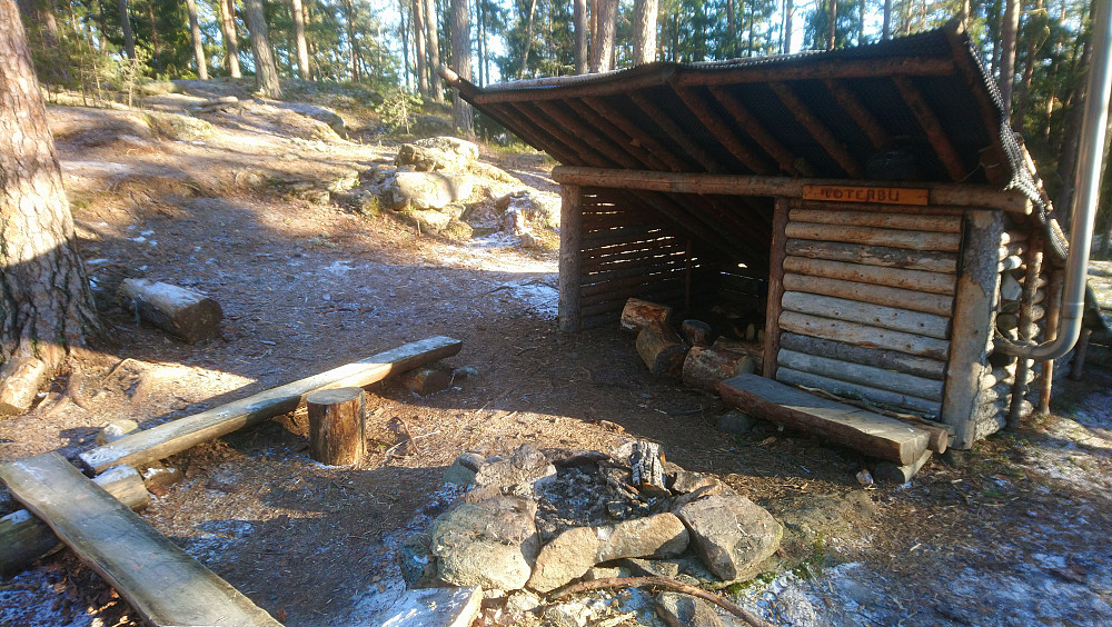 Gapahuken litt lengre inn 