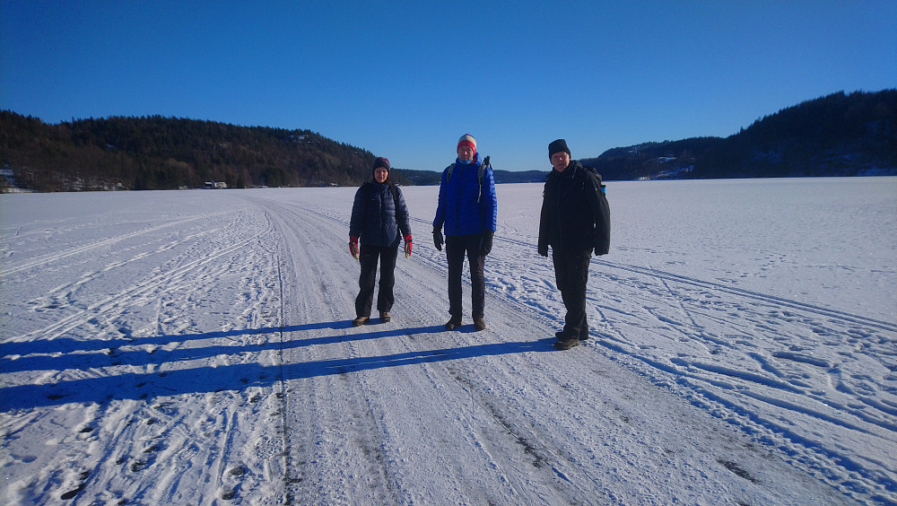 På vei over isen på motorveien over til Bjørnøya