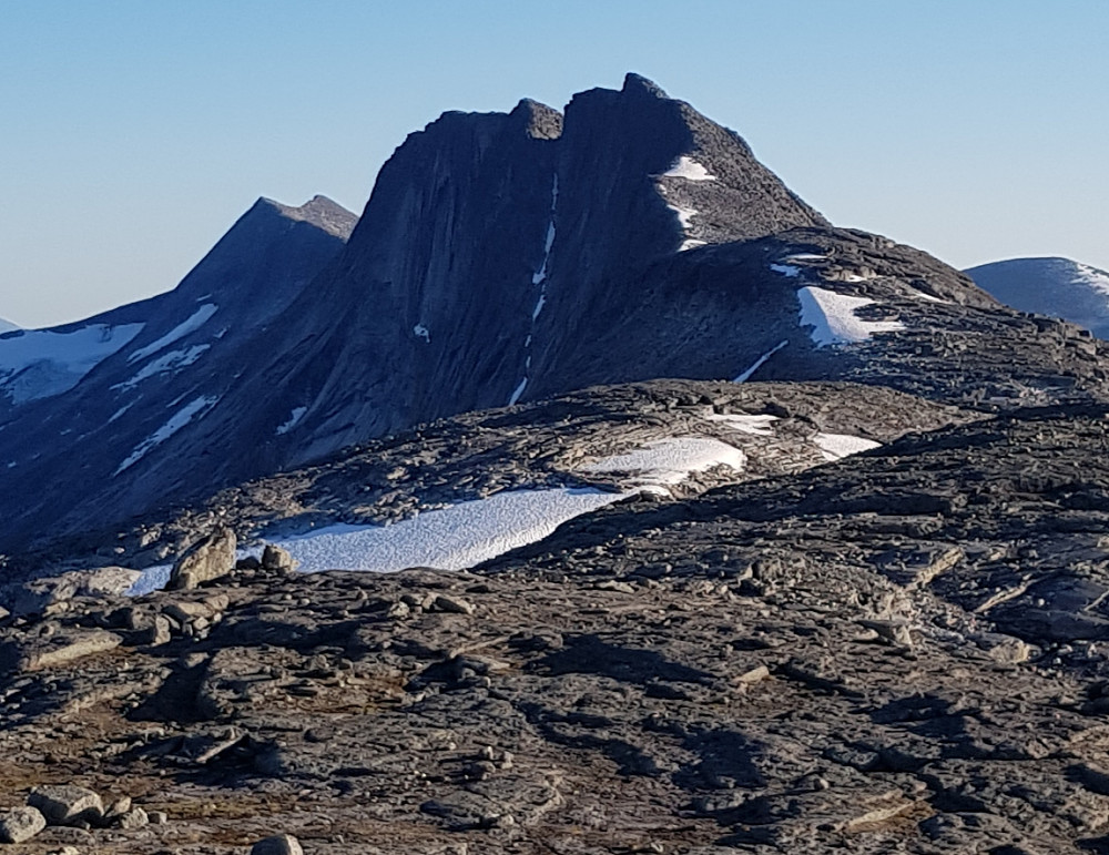 Den bratte Mattacorru sett fra Tverrdalsfjellet 