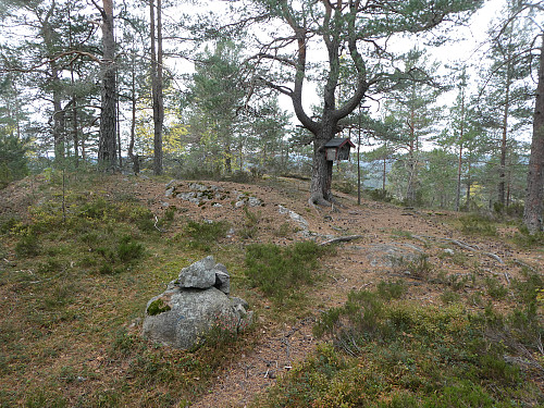 Postkasse med bok for registrering.