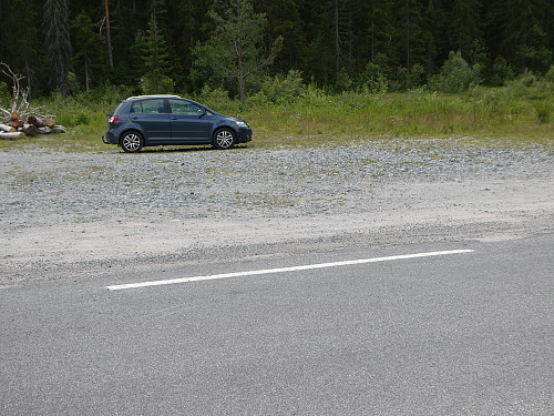 Parkeringsolassen på motsartt side av sandtaket.