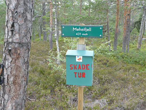 Postkasse med bok
