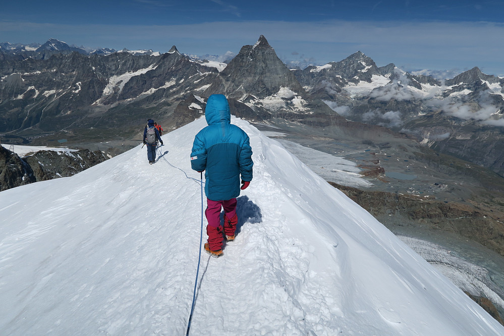 Signe på veg ned, Matterhorn forran