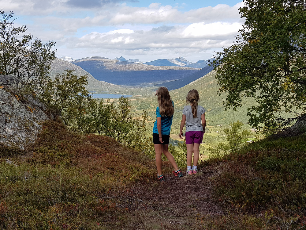 Utsikt utover Grøvdalen med Kongskrona i det fjerne