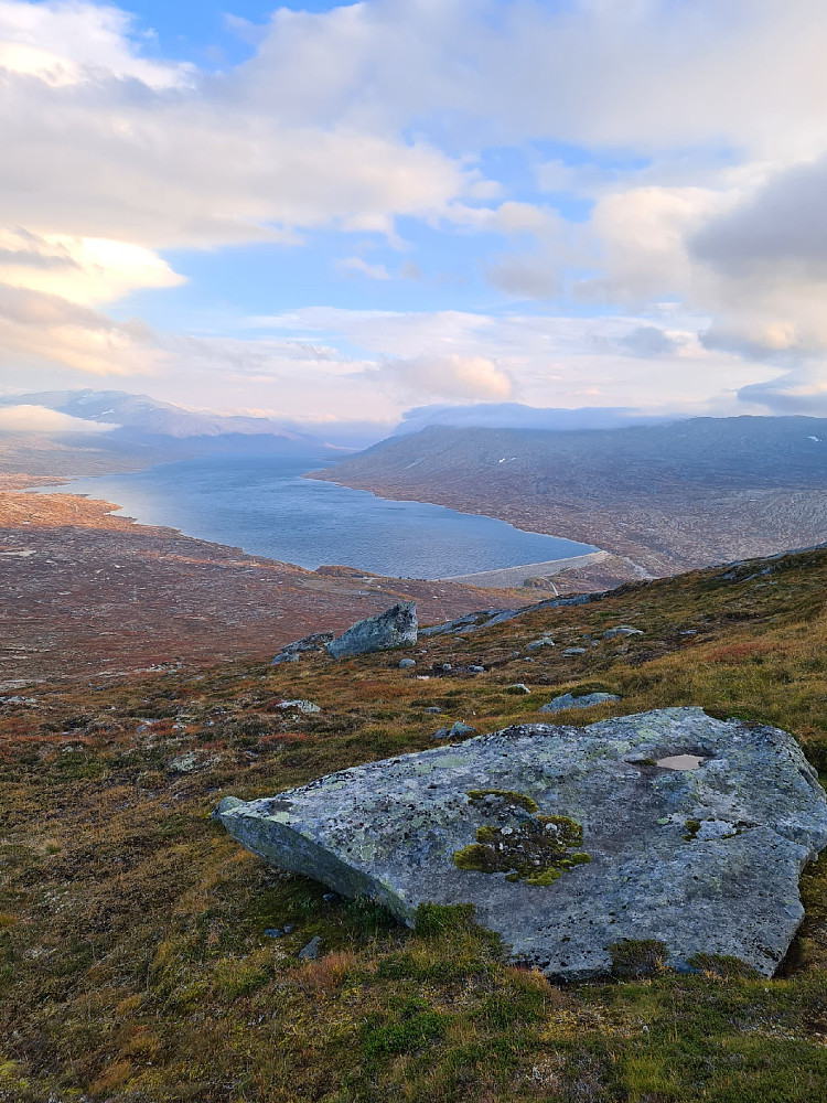 På vei ned fra Storslågan mot Aursjøen