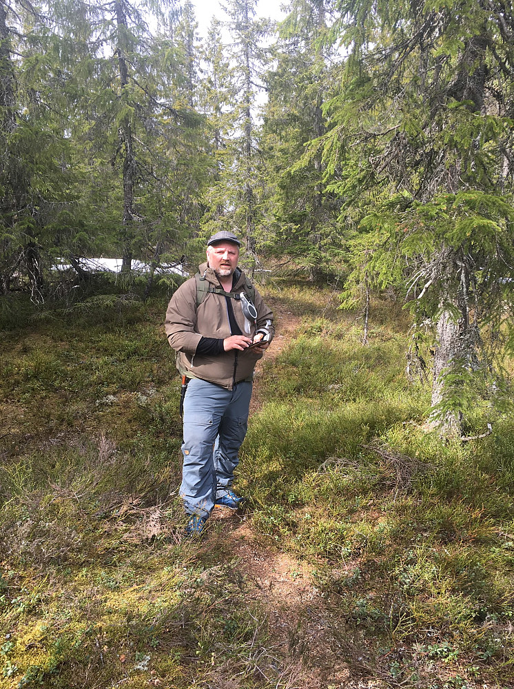 Roger (Rognil3) konstaterer at treet med t-skjorta er funnet