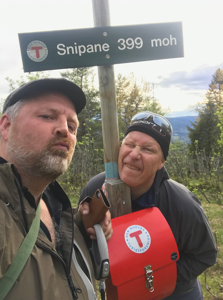 To fornøyde karer på høyeste i Re kommune (tidligere Ramnes kommune fram til 2002)