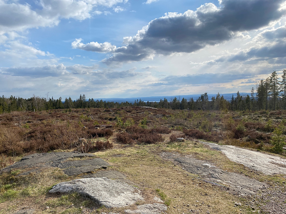 Laaang utsikt sørover fra Haukåsen