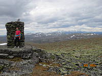 Stor firkanta toppvarde på Store Hirisjøhøgda