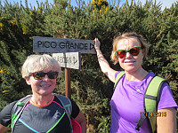 Jeg nådde igjen damene der stien til Pico Grande tok av