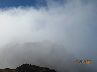 Pico Grande nesten helt gjemt bak skyene