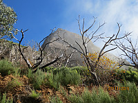Stien går rett under Pico Serradinho
