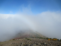 Mot Pico do Areiro som ikke er langt borte, men skjult av skyene.