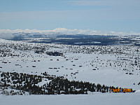 Nordover mot Rondane var det fortsatt skyfritt. Pellestova midt i bildet.