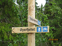 Litt lengre inn var det skiltet mot veien til Øyerfjellet, som nok ikke så mange vet om...