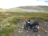 Parkerte rett under fjellet