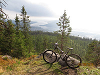 På utsiktspunktet i det en regnsky passerer over Nordre Ål