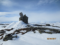 Toppvarden på Ognsjøfjellet, hvor jeg tok en matpause og traff kjentfolk