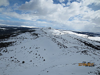 Utsikt fra Djupdalskampen og bort på Svangkampen som er turens neste topp