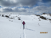 Flott skitur i kupert terreng mellom toppene