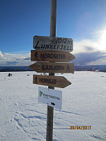 Skiltet på toppen av Lunkefjell
