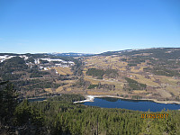 Utsikt fra toppen og over Lågen mot Bjørga