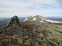 Utsikt fra navnløs liten topp mot Vardhøi