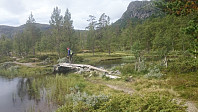 Bru over bekken ved Båthussjøen