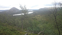 Utsikt litt opp i lia og ned mot Båthussjøen