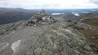 Steinrøys på toppen av Djupsjøberget