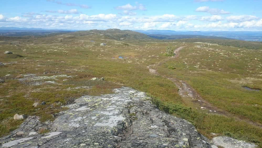 Utsikt bortover fjellryggen mot Myssmørhelje