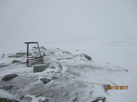 Rett og slett skikkelig surt vær på toppen av Nevelfjell idag