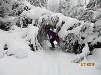 Med all snøen begynte det å bli trangt under tre fallene.