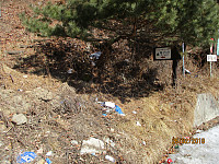 Selv ved stistart opp til Mt Taegisan fløt søppelet