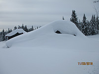 På tide å måke snø av taket snart?
