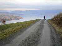 Utsikt sørover Mjøsa. Det er en grunn til at veien kalles Panoramaveien.