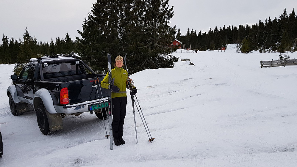 Vi kunne kjøre helt inn til Kinna hvor det var kjørt prepareringsmaskin, men det var ikke satt spor pga lite snø