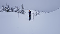 Oppe av skogen ble det tøffere forhold og vi måtte stoppe og ta på skalljakker