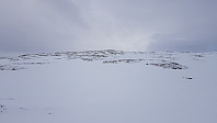 Etter en veldig luggete tur ned fra Ruten i snø som bød på minimal gli, bar det oppover mot Storslåkampen