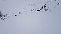 Pga kladdeføre kunne jeg gå rett opp nedre del av fjellsia, men det var tungt med digre kladder under skiene