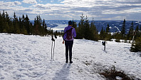 GO på toppen og med Mjøsa i bakgrunnen