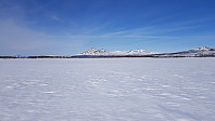 På nedre Hersjøen og mot Storhøpiggen