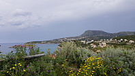 Tilbakeblikk bort på fjellet når vi kjører mot Chania